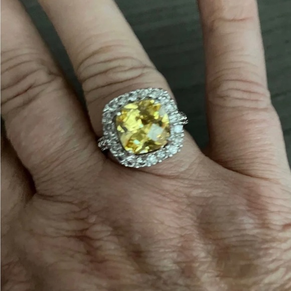 BRILLIANT RING - Picture 1 of 2